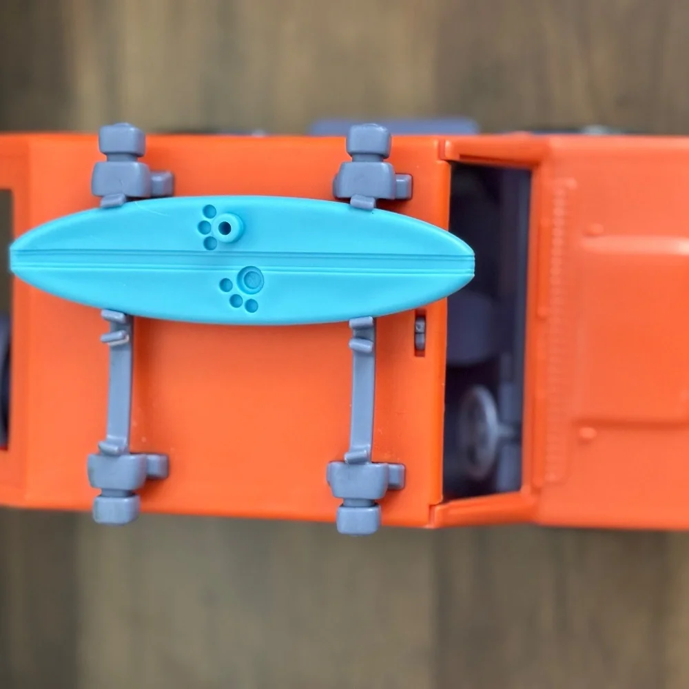 BLUEY HEELER 4WD FAMILY VEHICLE Orange Jeep Toy Car Van Blue Surfboard OPENS!